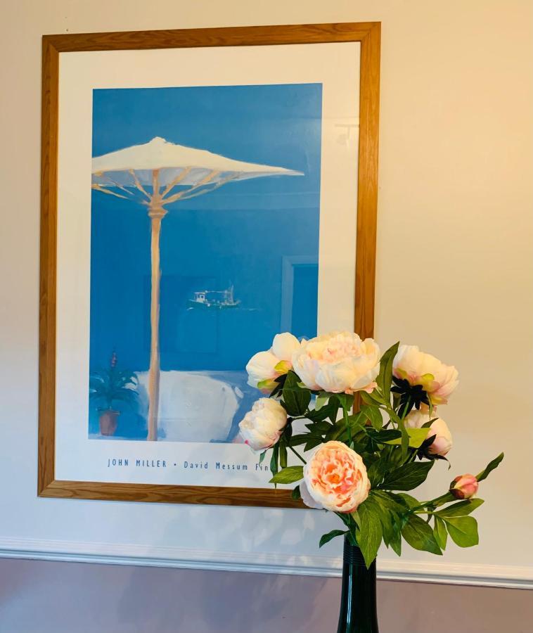 The Lake House, Woking Luaran gambar