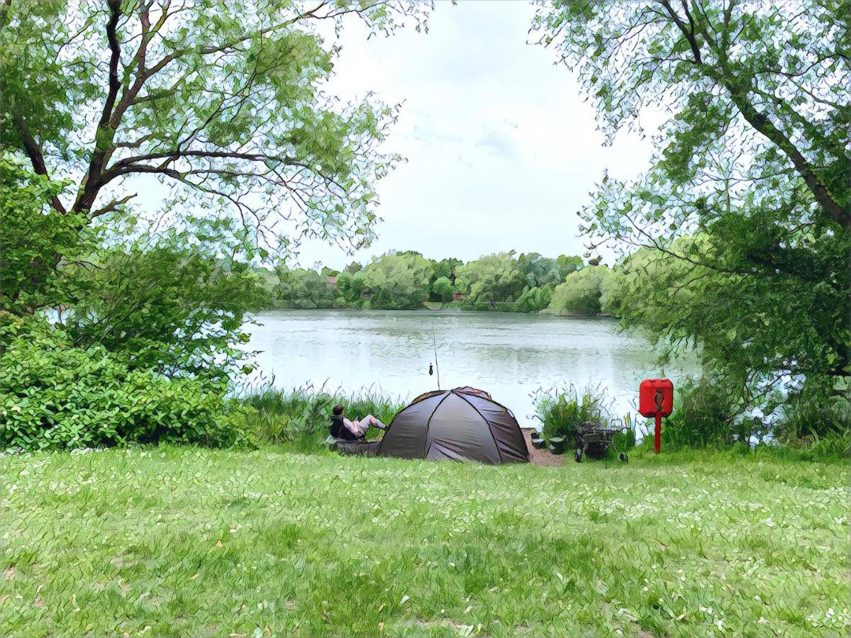 The Lake House, Woking Luaran gambar
